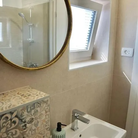 בית נופש Seaside House For Families With Children Mastrinka, Ciovo - 22789